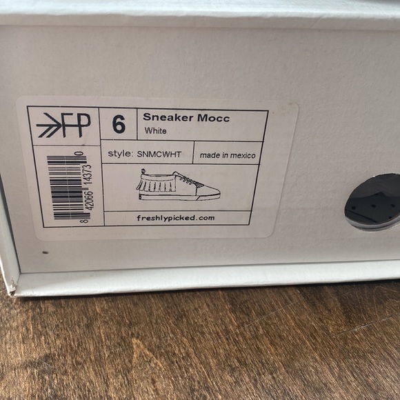 Freshly picked sneaker moccasins size 6 in white - Picture 3 of 4